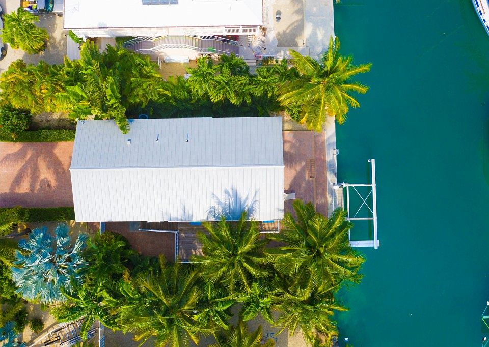 1st image of 939 Caribbean Dr E