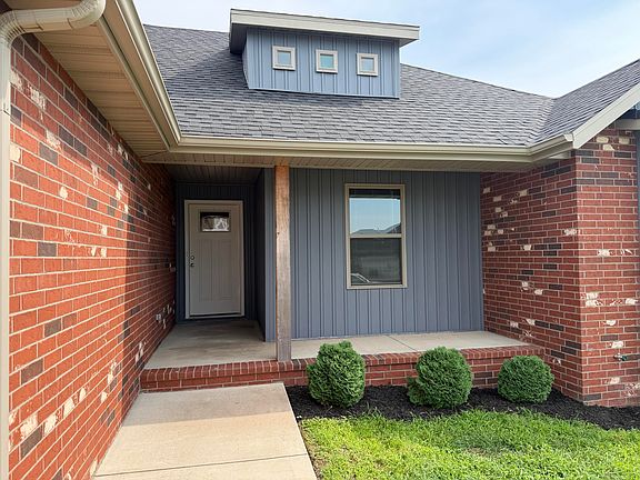 3rd image of 730 E Penzance Circle