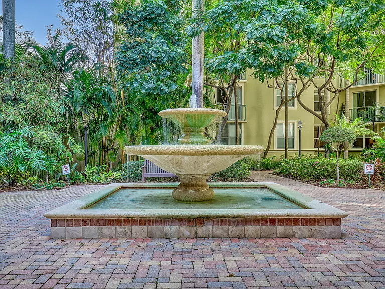 651 Okeechobee Blvd #403 — Photo 32