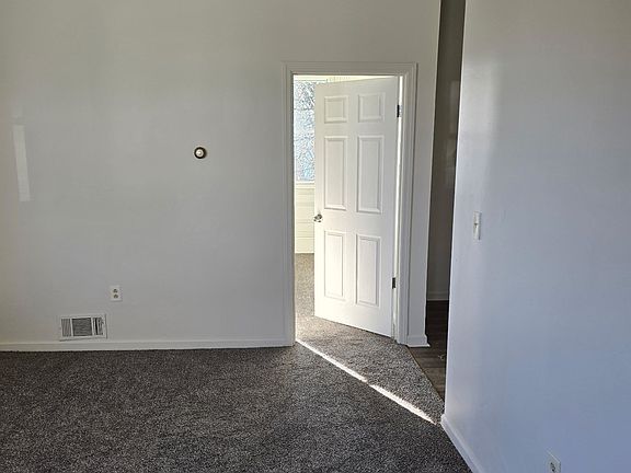 4th image of 923 Climax St #11301943