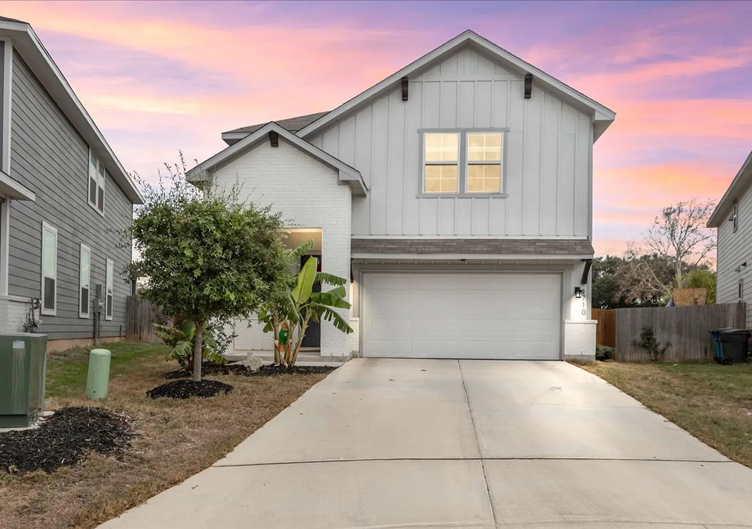 Inviting 3BR/2.5BA in NEISD | Spacious Open Floor Plan — Photo 1