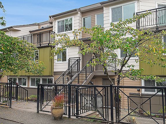 4th image of 15821 NE Leary Way APT 124