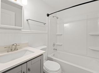813 Woodford Ave N APT 3, Kent, WA 98031