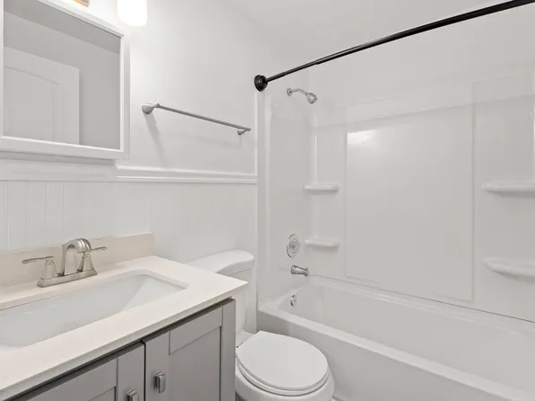 813 Woodford Ave N APT 3, Kent, WA 98031