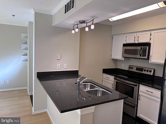 4th image of 1504 Lincoln Way APT 220