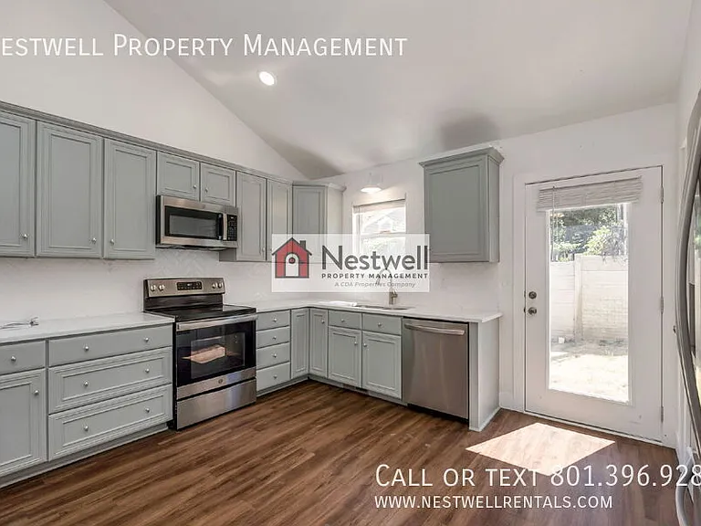 3131 Applewood Dr — Photo 3