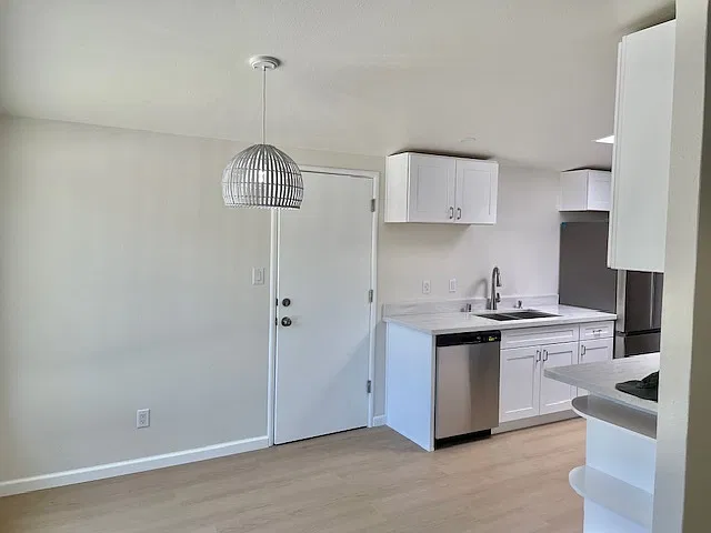 3 bed, 1300 sqft, $2,850 — Photo 2