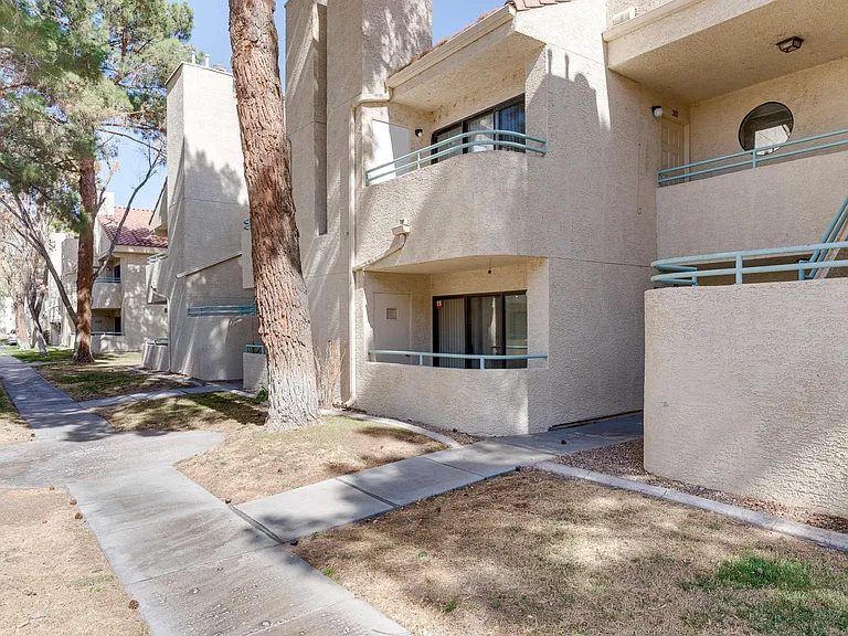 830 N Sloan Ln #202 — Photo 6