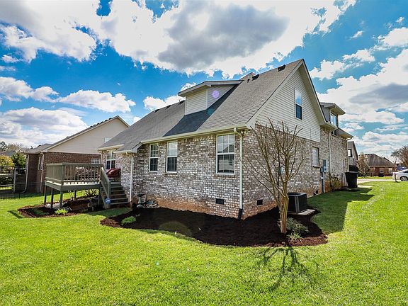 2nd image of 822 Ronald Dr
