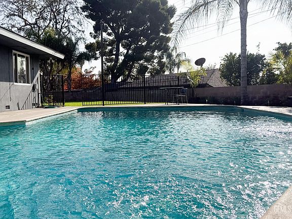3rd image of 1904 Ridgewood Dr
