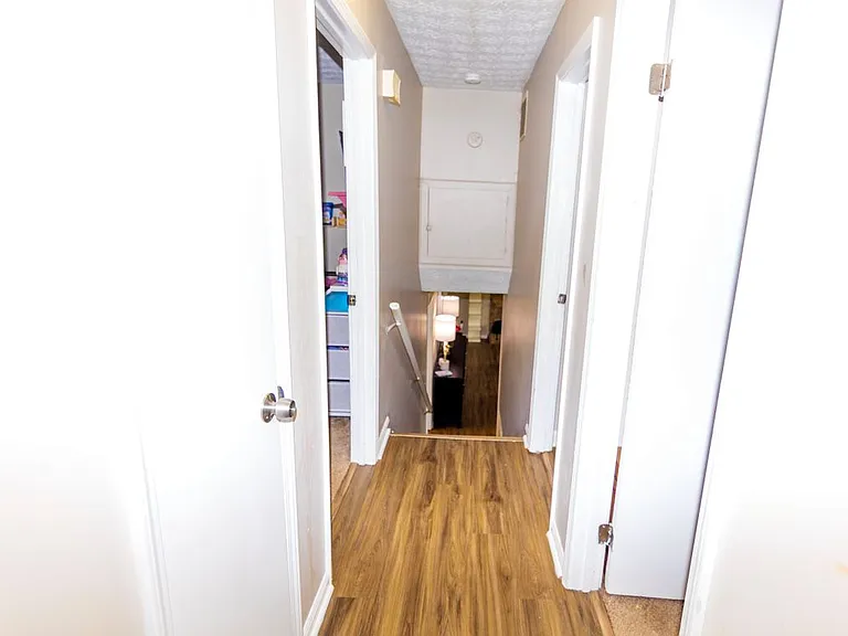917 Chartley Dr SW — Photo 2