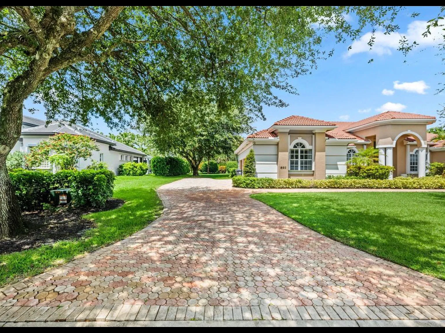 5 bed, 3112 sqft, $7,900 — Photo 2