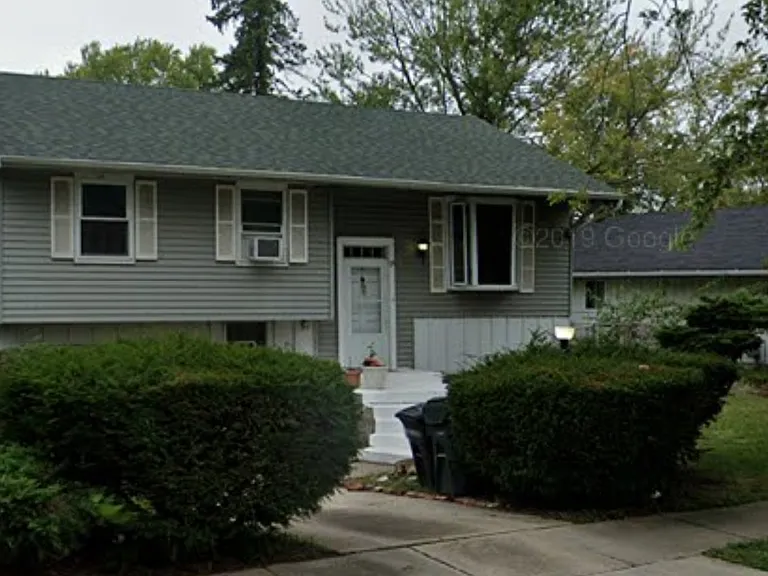 24 N Willow Ln — Photo 2