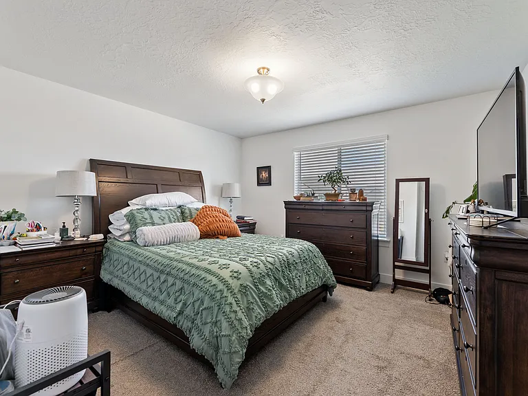 932 N Olson Dr — Photo 18