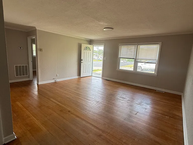 204 Gregory Ave #A — Photo 2