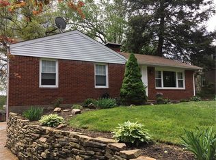25 Crystal Dr, Oakmont, PA 15139
