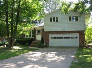 5842 Barton Rd, North Olmsted, OH 44070