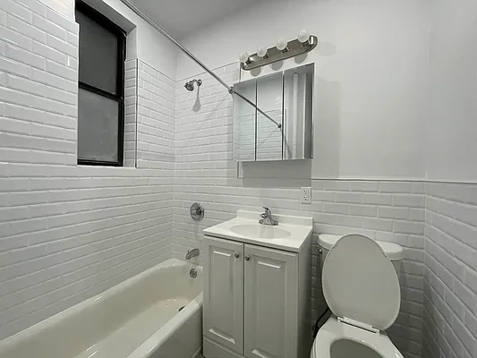 Rented by HOLTON REAL ESTATE INC. | media 21