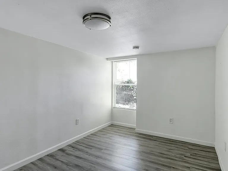 2735 Stuart Dr — Photo 31