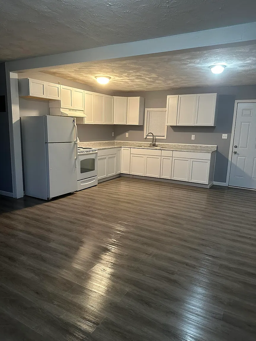 1709 E Troy Ave photo 1