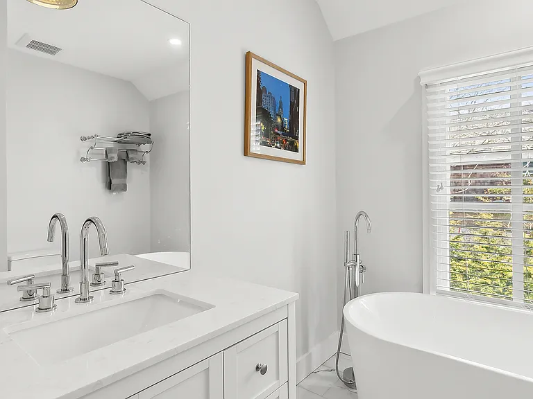 128 Jermain Ave — Photo 8