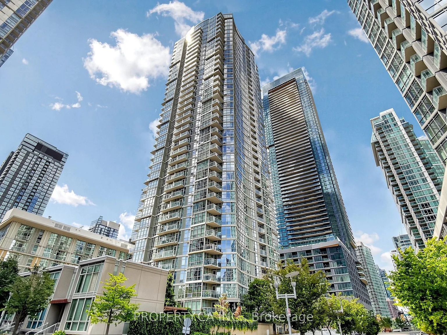 10 Navy Wharf Ct — Photo 2