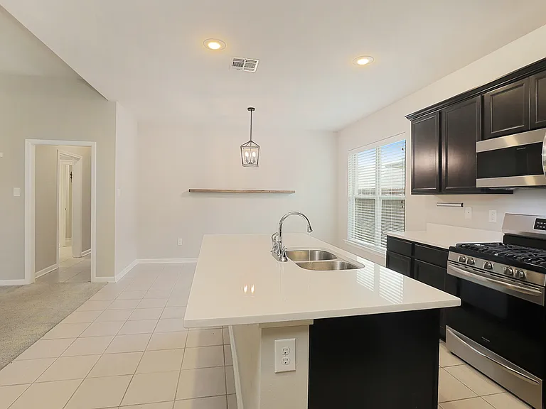42451 Baystone Ave — Photo 4