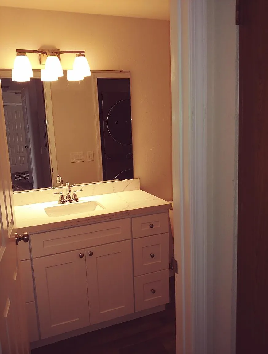 2 bed, 875 sqft, $2,400 — Photo 4