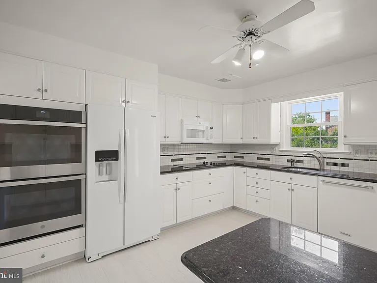 7109 Radnor Rd — Photo 13