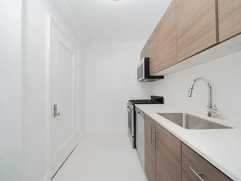 400 E 58th St #6EW — Photo 8