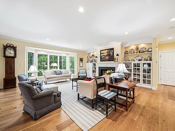 3rd image of 1715 Fawnvalley Dr