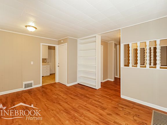 5th image of 6805 Hawthorne Ave