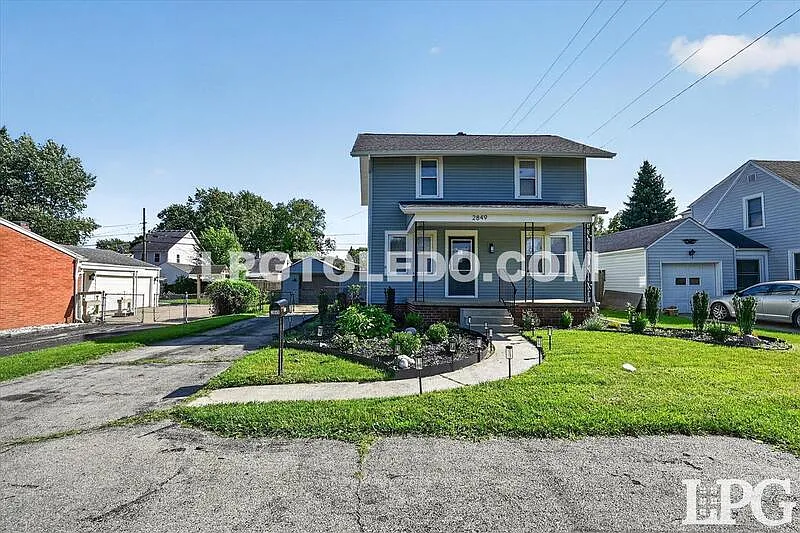 3 bed, 2.0 bath, 1214 sqft, $1,900 — Photo 1