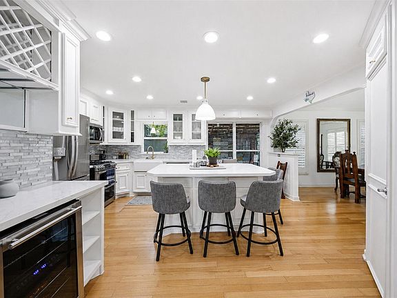 4th image of 1951 Lexington St