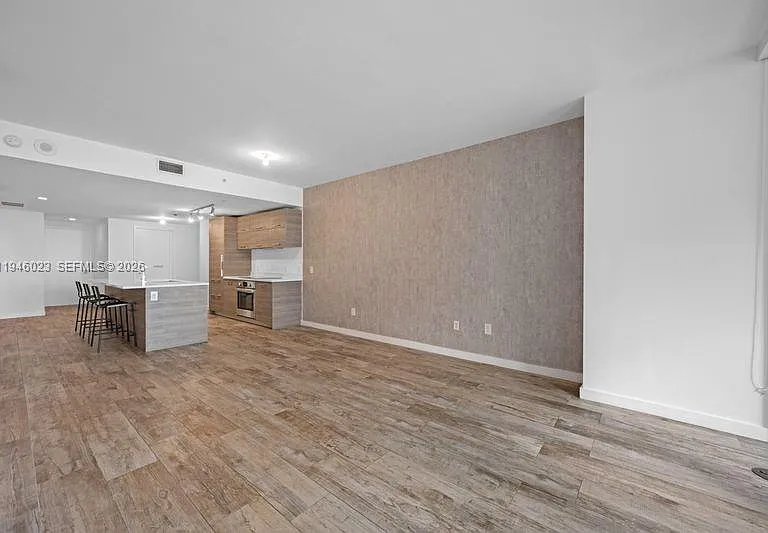 650 NE 32nd St #602 — Photo 3