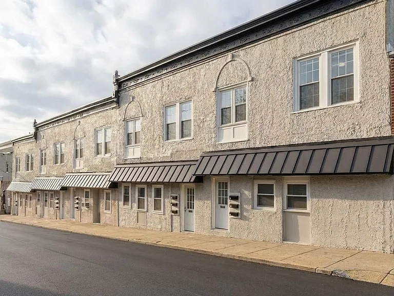 327-337 W Chestnut St — Photo 22