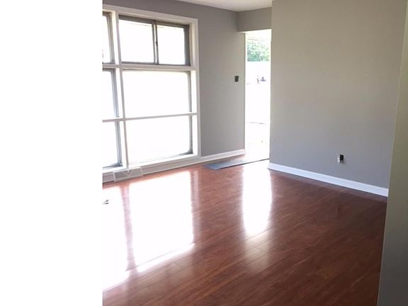 3rd image of 12 W Batten Ave