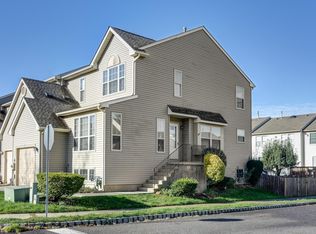 2 Beechcrop Ct, Delran, NJ 08075