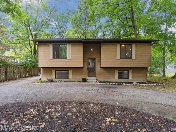 3748 Sancroft Ave, West Bloomfield, MI 48324