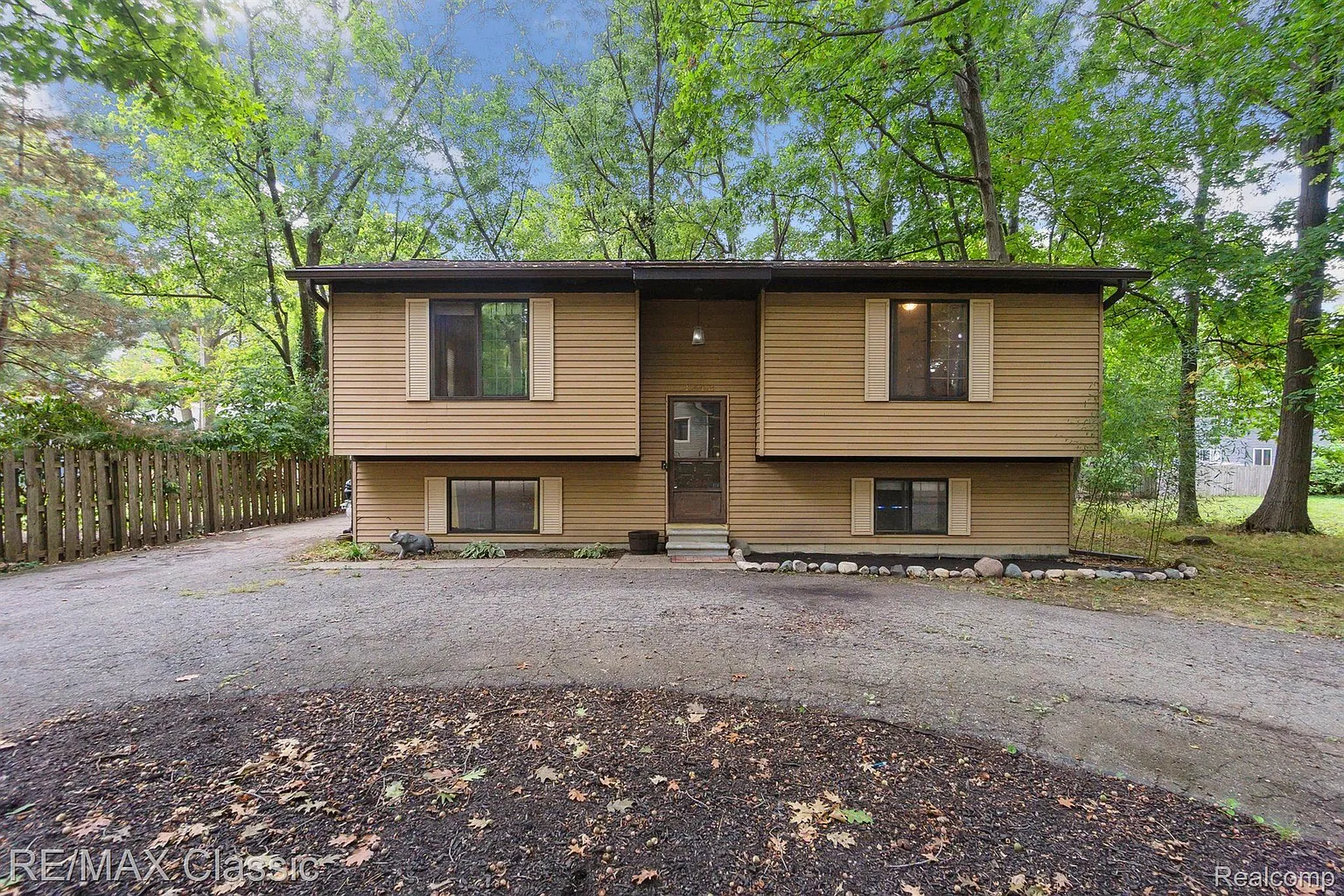 3748 Sancroft Ave photo 1