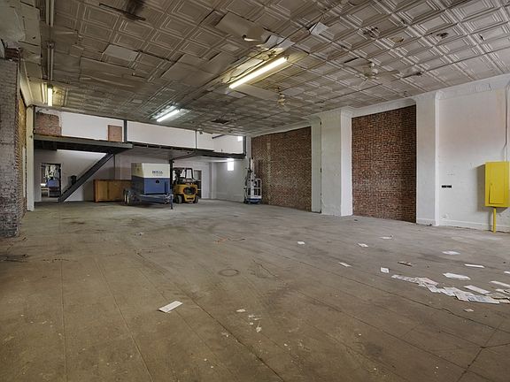 3rd image of 9415 Merrick Blvd