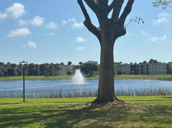 5220 Las Verdes Circle #108, Delray Beach, FL 33484