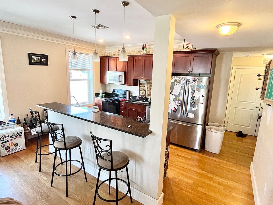 1st image of 17 Mansfield St #3