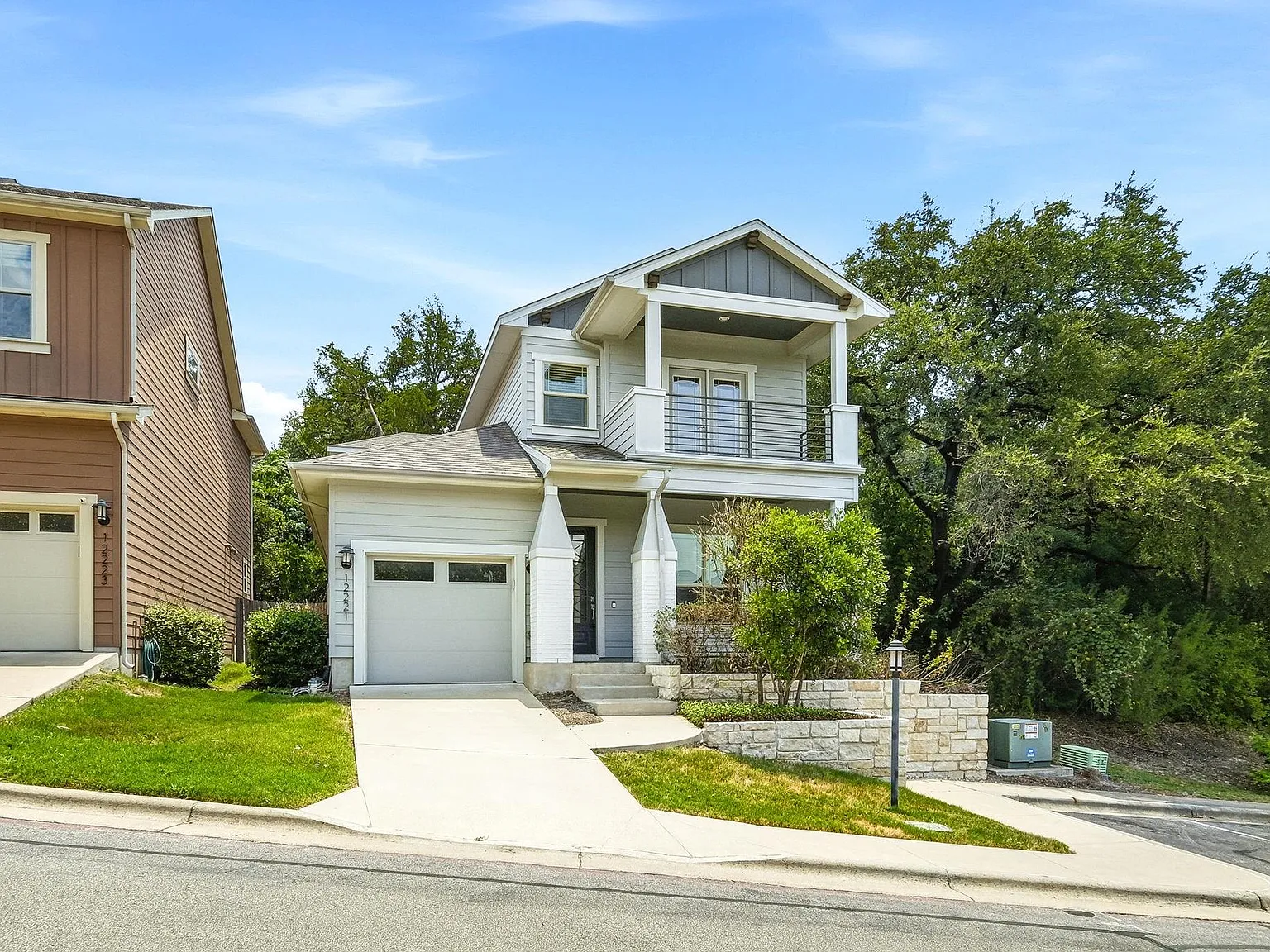 4 bed, 3.5 bath, 2326 sqft, $3,000 — Photo 1