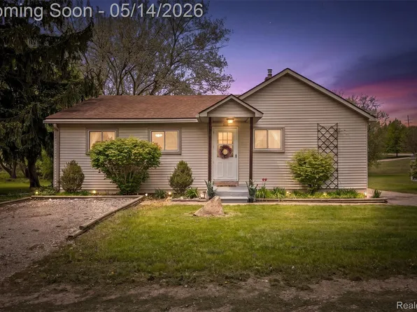 3469 Taylor Ct, Auburn Hills, MI 48326
