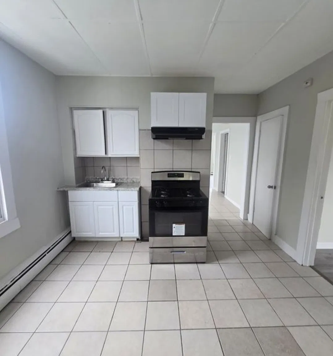 3 bed, $2,095 — Photo 1