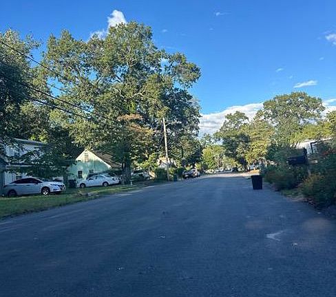 Exterior Neighborhood (street photo)