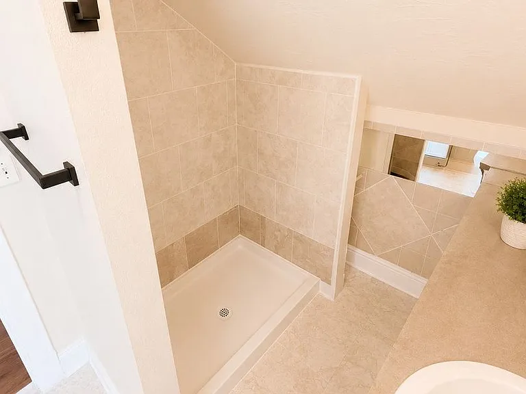 835 N Union Blvd #3 — Photo 20
