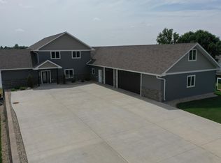 12761 Richmond Ln, Aberdeen, SD 57401