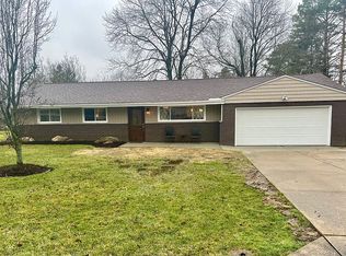 8482 Valley View Rd, Macedonia, OH 44056